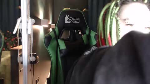 Hentaishiing online show from April 2, 2026, 4:48 pm