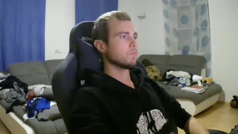 Snapshot of herbstenden chatting on November 14, 2025, 8:18 pm John Pearl online show from November 14, 2025, 8:18 pm