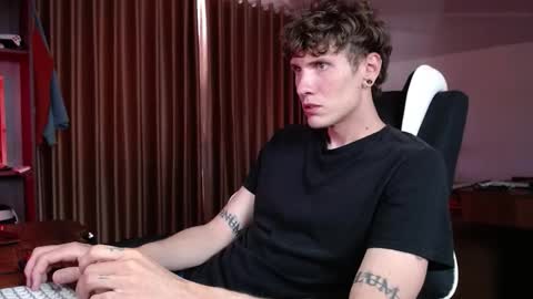 Snapshot of hercules__ chatting on February 4, 2026, 1:44 am Gregblonde Alextattoo online show from February 4, 2026, 1:44 am