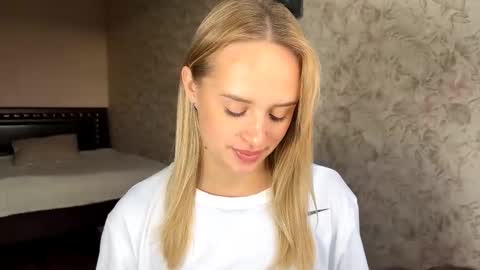 Snapshot of hermiladziekan chatting on September 23, 2025, 7:55 am Sylvia online show from September 23, 2025, 7:55 am