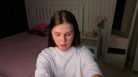 Nicole online show from March 27, 2026, 7:35 pm