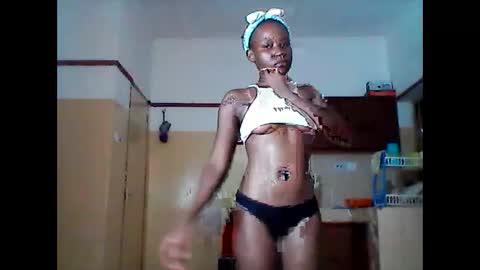 Snapshot of herslatt chatting on May 16, 2026, 2:19 am herslatt online show from May 16, 2026, 2:19 am