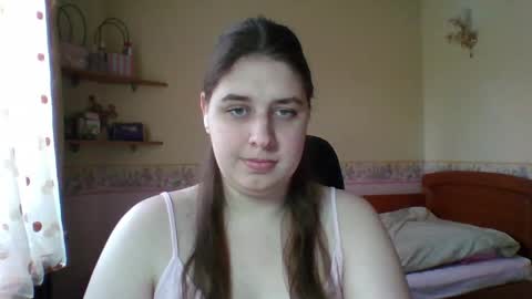 hess_luna_ online show from April 8, 2026, 9:09 am