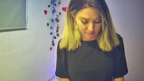 Hestesiaxx online show from December 28, 2024, 2:01 am