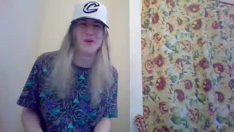 Snapshot of hey_mikky chatting on March 7, 2025, 2:34 pm hey_mikky online show from March 7, 2025, 2:34 pm