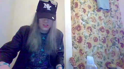 Snapshot of hey_mikky chatting on March 9, 2025, 5:49 pm hey_mikky online show from March 9, 2025, 5:49 pm