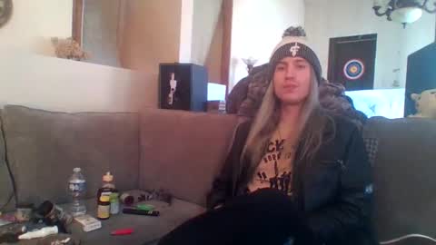 Snapshot of hey_mikky chatting on October 27, 2025, 6:01 pm hey_mikky online show from October 27, 2025, 6:01 pm