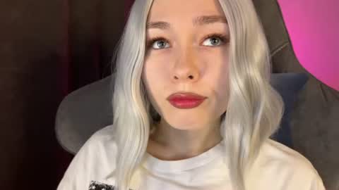 Snapshot of hey_nora_ chatting on June 25, 2026, 3:06 am Nora online show from June 25, 2026, 3:06 am