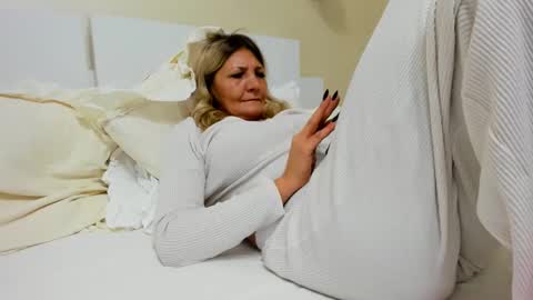 Snapshot of heyheygrey chatting on January 14, 2025, 1:47 am Heyheygrey online show from January 14, 2025, 1:47 am