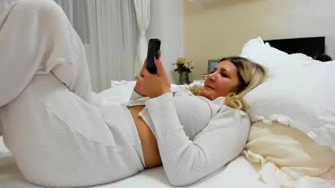 Snapshot of heyheygrey chatting on January 14, 2025, 4:57 am Heyheygrey online show from January 14, 2025, 4:57 am