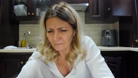 Snapshot of heyheygrey chatting on January 14, 2025, 9:35 am Heyheygrey online show from January 14, 2025, 9:35 am