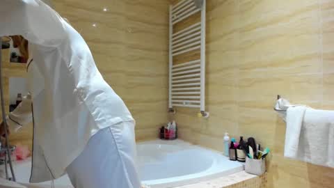 Snapshot of heyheygrey chatting on January 19, 2025, 10:39 pm Heyheygrey online show from January 19, 2025, 10:39 pm