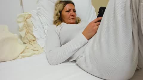 Snapshot of heyheygrey chatting on January 20, 2025, 2:03 pm Heyheygrey online show from January 20, 2025, 2:03 pm