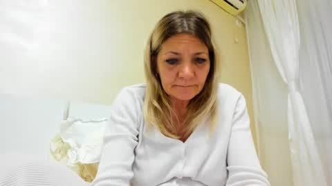 Snapshot of heyheygrey chatting on January 24, 2025, 8:11 pm Heyheygrey online show from January 24, 2025, 8:11 pm