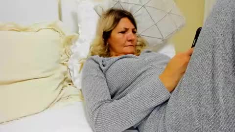 Snapshot of heyheygrey chatting on February 3, 2025, 1:19 pm Heyheygrey online show from February 3, 2025, 1:19 pm