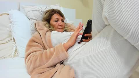 Snapshot of heyheygrey chatting on February 13, 2025, 1:15 pm Heyheygrey online show from February 13, 2025, 1:15 pm