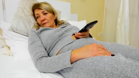 Snapshot of heyheygrey chatting on February 14, 2025, 7:12 pm Heyheygrey online show from February 14, 2025, 7:12 pm