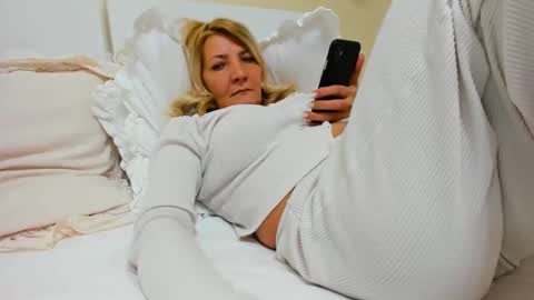 Snapshot of heyheygrey chatting on March 9, 2025, 1:37 pm Heyheygrey online show from March 9, 2025, 1:37 pm