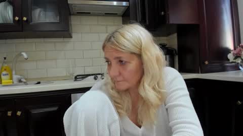 Snapshot of heyheygrey chatting on September 9, 2025, 1:43 pm Heyheygrey online show from September 9, 2025, 1:43 pm