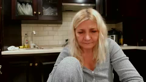 Snapshot of heyheygrey chatting on October 9, 2025, 5:22 pm Heyheygrey online show from October 9, 2025, 5:22 pm