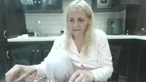 Snapshot of heyheygrey chatting on June 24, 2026, 10:47 am Heyheygrey online show from June 24, 2026, 10:47 am