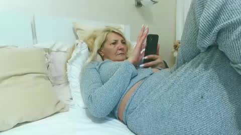 Snapshot of heyheygrey chatting on July 16, 2026, 11:44 pm Heyheygrey online show from July 16, 2026, 11:44 pm