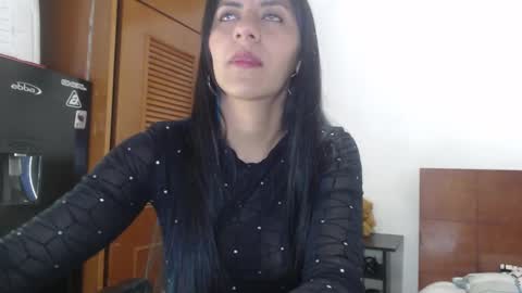 Snapshot of hilari18 chatting on January 19, 2025, 12:17 am hilaril18 online show from January 19, 2025, 12:17 am