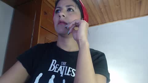 Snapshot of hilari18 chatting on October 15, 2025, 12:00 am hilaril18 online show from October 15, 2025, 12:00 am