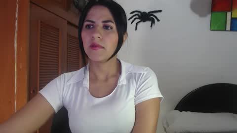 Snapshot of hilari18 chatting on October 21, 2025, 12:00 am hilaril18 online show from October 21, 2025, 12:00 am