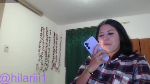 hilaril18 online show from April 15, 2026, 6:26 pm