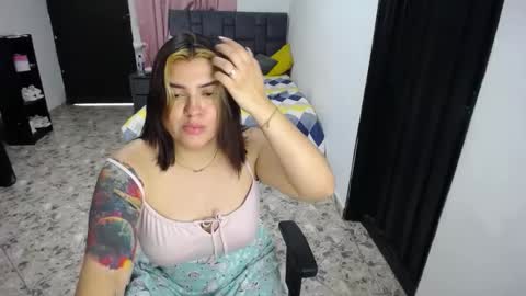 Snapshot of hilary_eva chatting on February 13, 2025, 8:55 pm lia online show from February 13, 2025, 8:55 pm