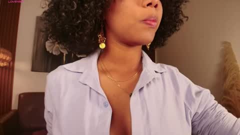 Snapshot of hilaryebony_ chatting on May 20, 2026, 8:04 pm - 29p online show from May 20, 2026, 8:04 pm