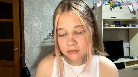 Julia online show from May 6, 2026, 2:44 pm