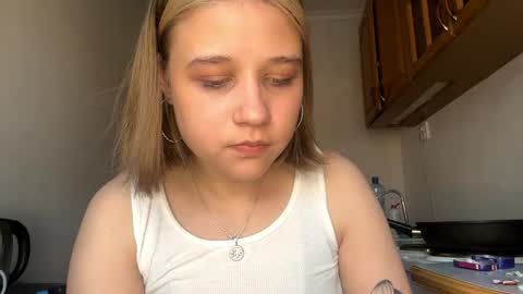 Julia online show from May 26, 2026, 12:23 pm