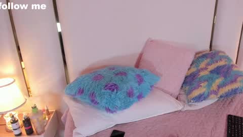 Snapshot of hillary_uckerman_ chatting on February 21, 2025, 10:48 pm Hillary online show from February 21, 2025, 10:48 pm