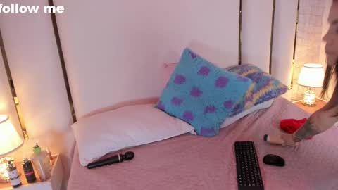 Snapshot of hillary_uckerman_ chatting on February 22, 2025, 1:55 am Hillary online show from February 22, 2025, 1:55 am