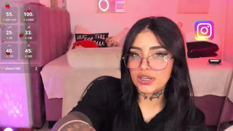  Karol  Independent Model online show from November 11, 2025, 4:01 am