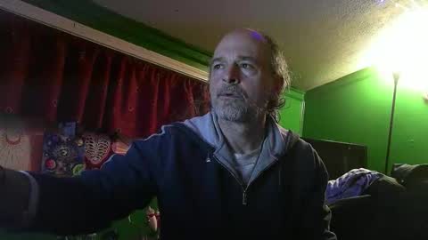 hippiedad333 online show from February 18, 2026, 11:11 pm