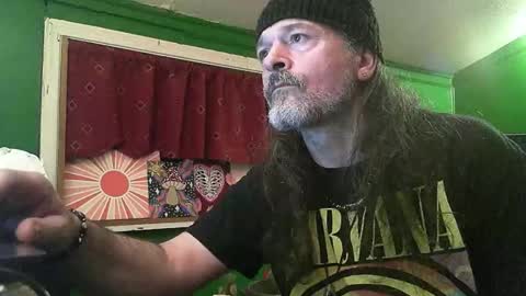 Snapshot of hippiedad333 chatting on April 18, 2026, 2:15 am hippiedad333 online show from April 18, 2026, 2:15 am