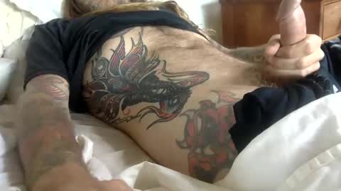 Snapshot of hippybiker chatting on December 15, 2024, 6:26 pm hippybiker online show from December 15, 2024, 6:26 pm