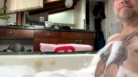 Snapshot of hippybiker chatting on January 8, 2025, 6:52 pm hippybiker online show from January 8, 2025, 6:52 pm