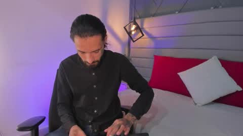 Hisoka online show from February 8, 2026, 1:03 pm