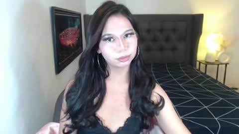 hoe_freesia online show from April 17, 2026, 5:16 pm