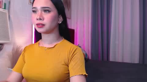 hoelymolly online show from November 28, 2025, 7:00 am