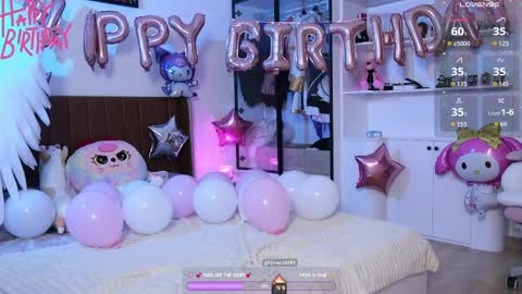 Holli online show from April 10, 2026, 12:54 pm