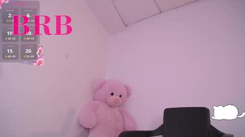 holly_16 online show from February 14, 2025, 7:23 pm