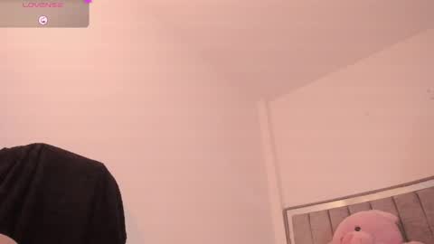 holly_16 online show from May 15, 2026, 9:11 pm