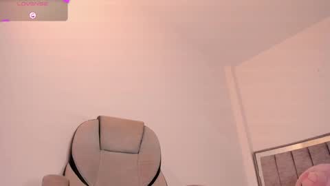 holly_16 online show from June 5, 2026, 11:32 pm