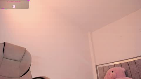 holly_16 online show from June 7, 2026, 11:41 pm