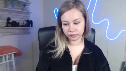 Holly online show from December 16, 2024, 7:04 am